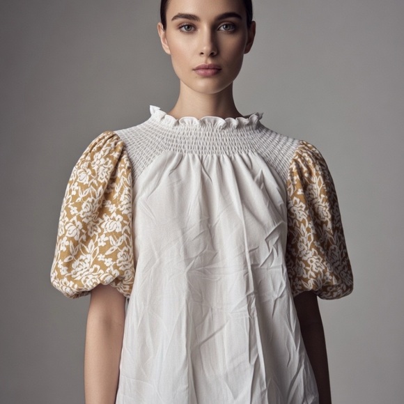 Voy Tops - VOY MEDIUM Women's Cream Top with Gold Patterned Sleeves (B5526)